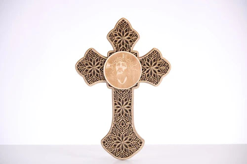 Kreative Lasergravur: Wie man ein Holzkreuz zu Ostern herstellt