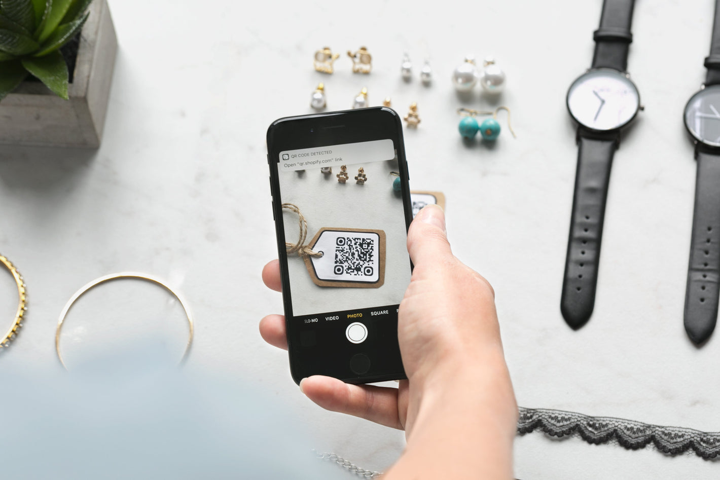 from_uk_iphone-detects-qr-code.jpg